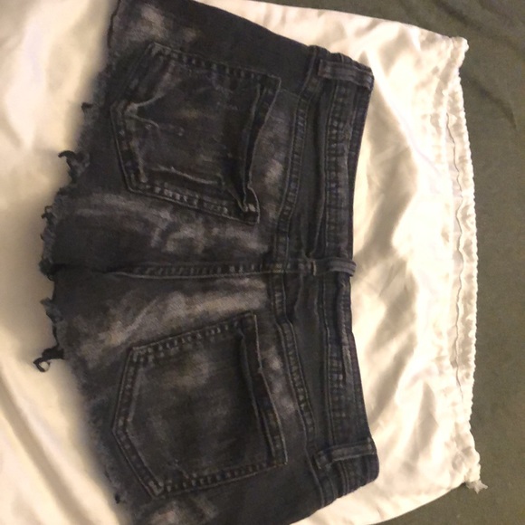 Cute black jean shorts with zipper on the side ❤️ - Picture 3 of 3